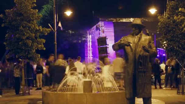Menschen Auf Der Allee Während Des Stadtfestes Zeitraffer — Stockvideo