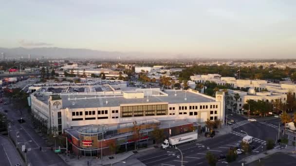 Luchtfoto Vlieg Het Centrum Van Culver City Bij Zonsondergang — Stockvideo