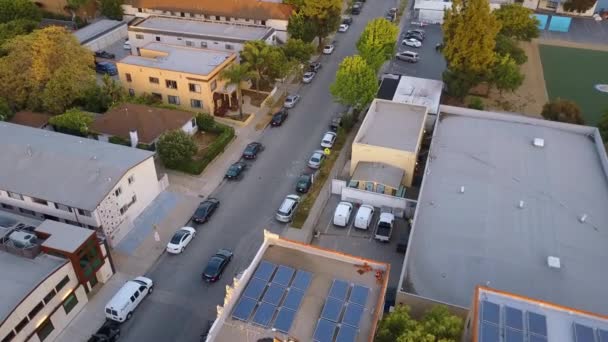 Aerial Następujące Samochody Środowisku Miejskim — Wideo stockowe