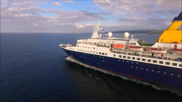 Cruiseschip Lough Foyle Saga Pearl — Stockvideo