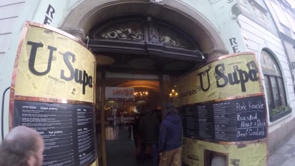 Tattooed People Enter Restaurant Called Vulture Prague Czech Republic — Stock Video