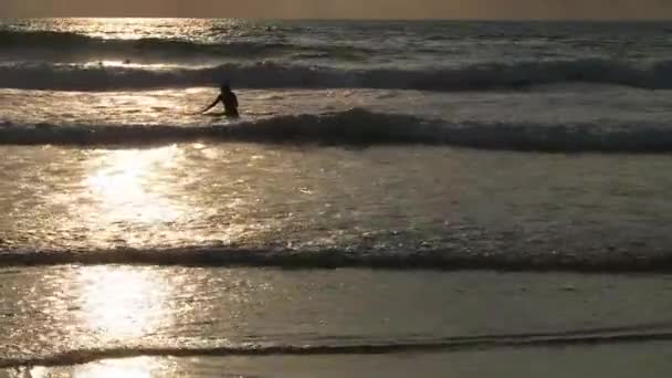 Havsvågor Vid Solnedgången — Stockvideo