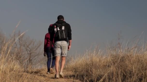 Man Vrouw Slow Motion Een Wandelpad Dullstroom Zuid Afrika — Stockvideo