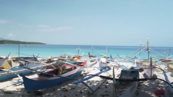 Playa Arena Blanca Tropical Lado Panorámica Tiro Verano Relajante Sensación — Vídeos de Stock
