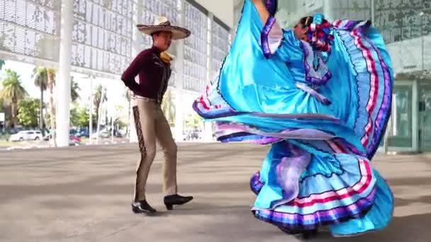 穿着典雅服装的墨西哥民间舞蹈民俗学 美式舞蹈 — 图库视频影像