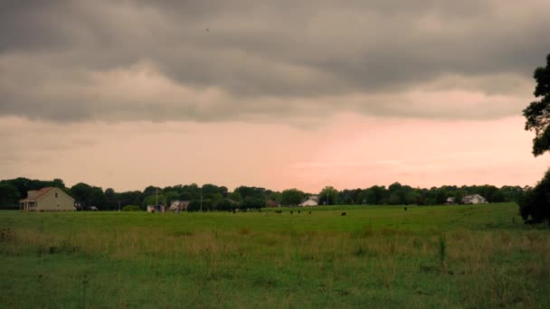 Zeitraffer Einem Ländlichen Feld Als Sich Ein Sturm Dem Gebiet — Stockvideo