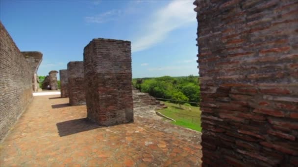 砖的Comalcalco房子白天的镜头 — 图库视频影像