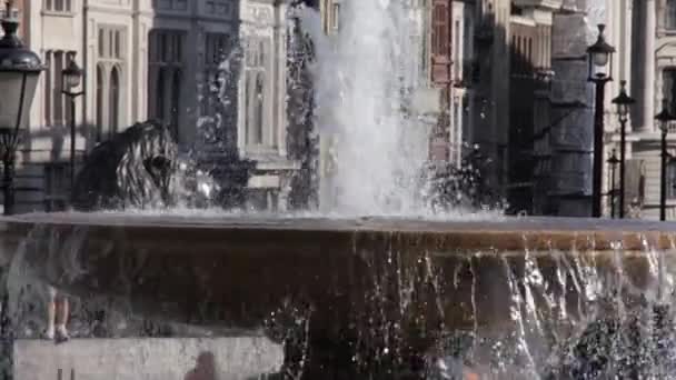 特拉法加广场的喷泉 — 图库视频影像