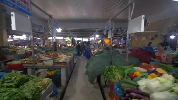 Går Genom Traditionell Asiatisk Grönsaksmarknad Inspelning Från Vietnam — Stockvideo