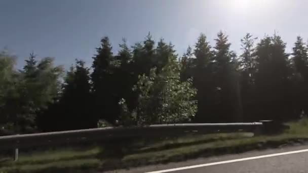 Aus Dem Fenster Geschossen Aus Einem Fahrenden Auto Einem Sonnigen — Stockvideo