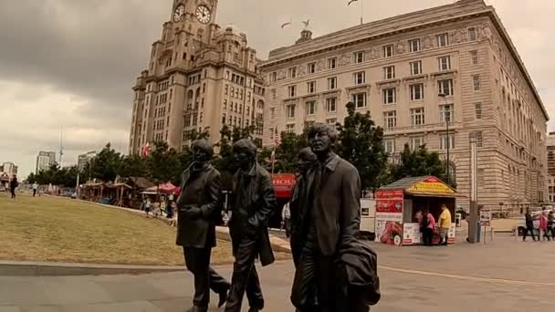 Schwenk Schuss Rund Beatles Ausstellung Liverpool — Stockvideo