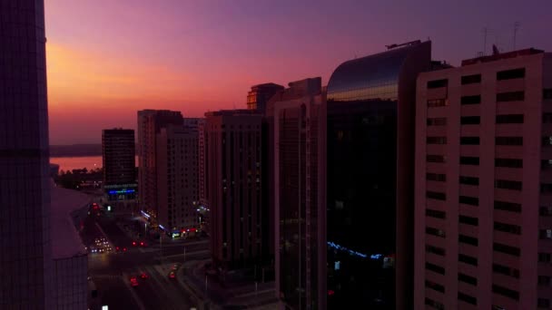Prachtige Magische Zonsondergang Met Maan Stad Abu Dhabi Verenigde Arabische — Stockvideo