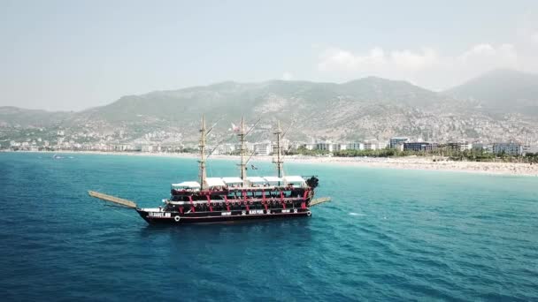 Luchtfoto Van Een Piratenboot Alanya — Stockvideo