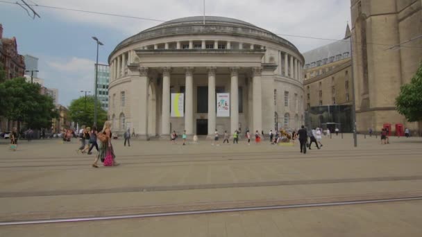 Imágenes Movimiento Lento Acercándose Biblioteca Central Manchester Través Las Líneas — Vídeo de stock