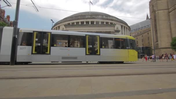 Imágenes Movimiento Lento Del Tranvía Del Metro Manchester Pasando Izquierda — Vídeo de stock