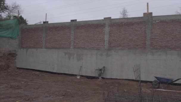 Big Wall Being Made Mov — Stock Video