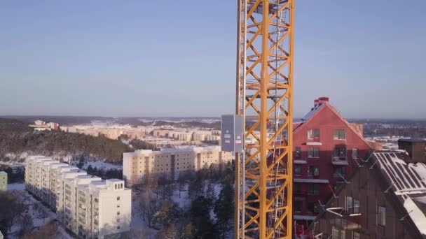 Riprese Aeree Ascensore Una Gru Torre Tira Fuori Largo Mostrare — Video Stock