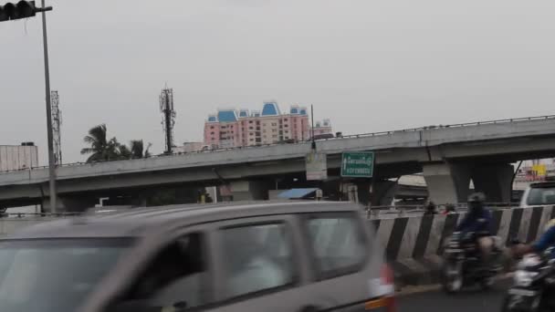 Low Light Handheld Unedited Footage Moving Vehicles Traffic Koyambedu Bridge — Stock Video