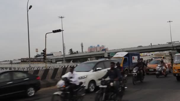 Images Inédites Véhicules Mouvement Dans Circulation Près Pont Koyambedu Prises — Video