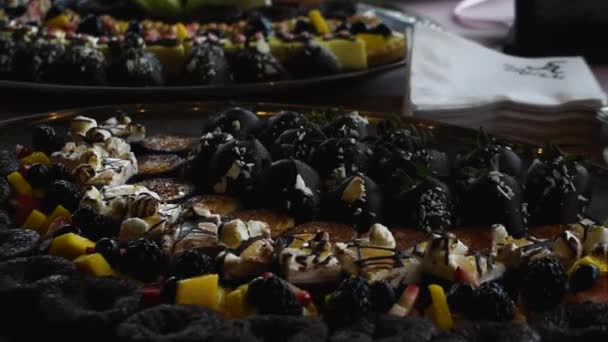 Gros Plan Sur Délicieux Dessert Lors Une Fête — Video