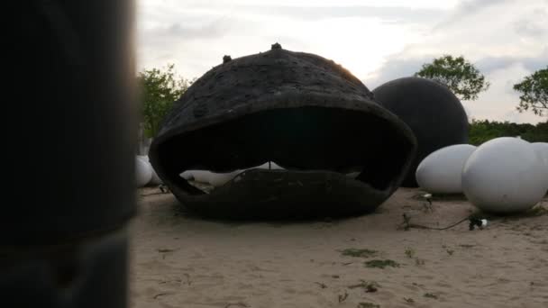 Handheld Panning Shot Van Giant Turtle Shell Monument Phuket Thailand — Stockvideo