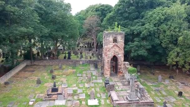 Vue Aérienne Vers Bas Ruines Chanterie Dans Cimetière — Video