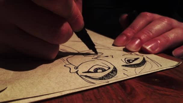 Záběr Rukou Umělce Kreslících Animovaný Obličej Perem Inkoustem Papír — Stock video