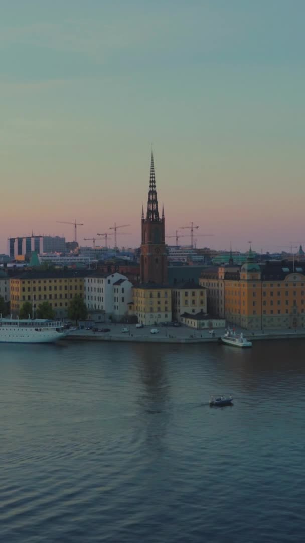 Aerial Sunset Shot Riddarholm Church Background Ferry Moored Pier Boat — Stock Video