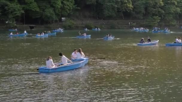 Par Båt Hozu Floden Arashiyama Kyoto — Stockvideo