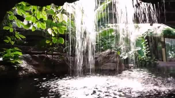 Cachoeira Dentro Edifício — Vídeo de Stock