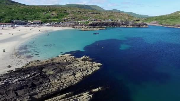 Vuelo Aéreo Estable Desde Irlanda Anillo Kerry Agua Azul Clara — Vídeos de Stock