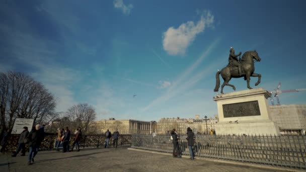 Αγάλματα Questre Henri Για Διάσημο Pont Neuf Στο Παρίσι Τους — Αρχείο Βίντεο