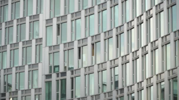 Corporate Glas Gebäude Fenster Design Muster Reflektieren Licht Warschau Polen — Stockvideo