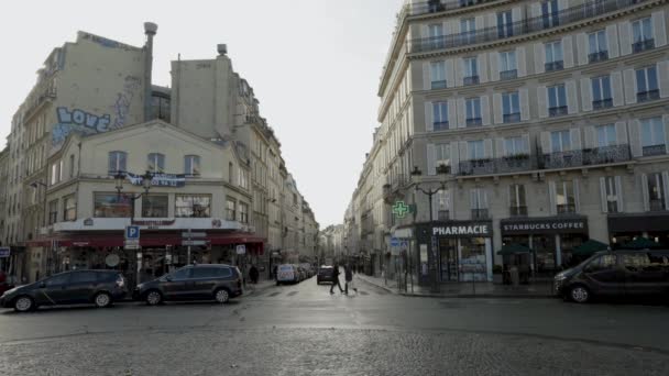 Vista Uma Rua Típica Paris Durante Dia Normal Com Trânsito — Vídeo de Stock