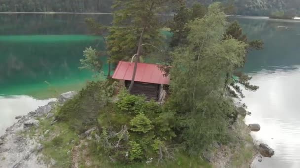 Una Casita Una Isla Lago Eibsee Cerca Los Alpes — Vídeos de Stock