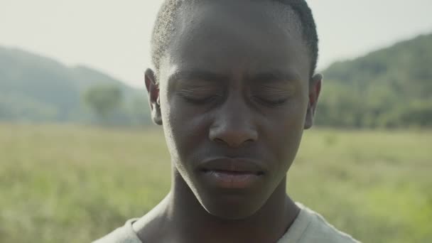 アフリカ系アメリカ人の少年の肖像 — ストック動画