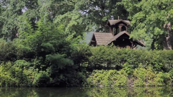 公園内の木造住宅 — ストック動画
