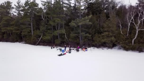 Volar Junto Campamento Pescadores Hielo Fitzgerald Pond Maine — Vídeo de stock