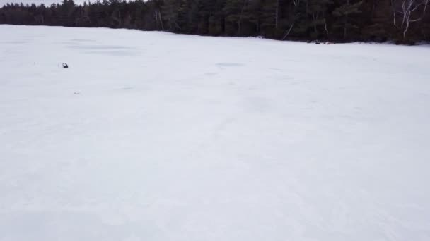 Flygbild Isfiske Fitzgerald Pond Maine Här Cirklar 360 Grader Runt — Stockvideo