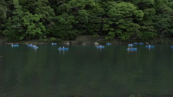 Veduta Panoramica Delle Barche Sul Fiume Hozu Arashiyama Kyoto Giappone — Video Stock