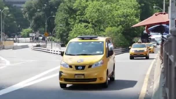 Auto Che Viaggiano Sul Ponte Brooklyn — Video Stock