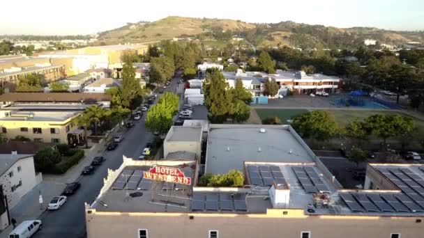 Воздушный Медленно Открываем Старый Отель Калвер Сити Калифорния — стоковое видео