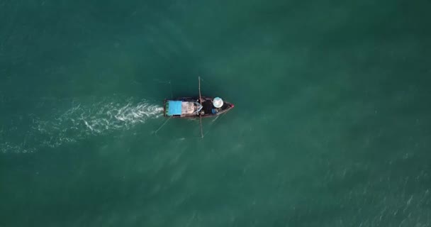 Nad Hlavou Měl Záběr Rybářského Člunu Vietnamu Rybářský Člun Tichém — Stock video