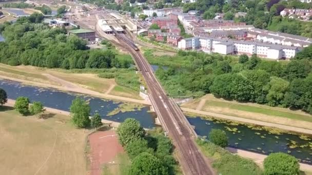 Voando Sobre Canal Fluvial Trem Movimento Exeter Reino Unido — Vídeo de Stock