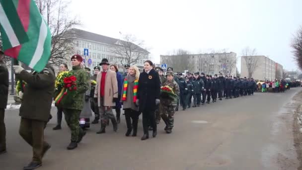 Bölge Liderleri Polisler Itfaiyeciler Litvanya Nın Restorasyonu Günü Boyunca Yürüdüler — Stok video