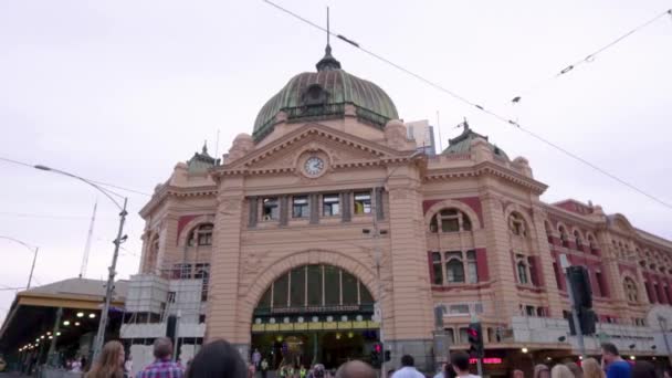 Kráčím Směrem Nádraží Flinder Dívám Nahoru Melbourne Australia — Stock video