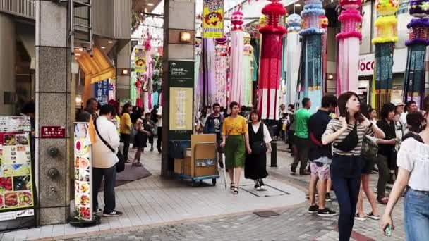 Pessoas Cidade Comemorando Verão Japonês Ferstival Também Chamado Tanabata Forma — Vídeo de Stock
