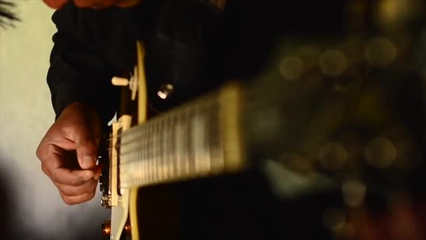 Mãos Afinar Uma Guitarra Eléctrica Chiapas México — Vídeo de Stock