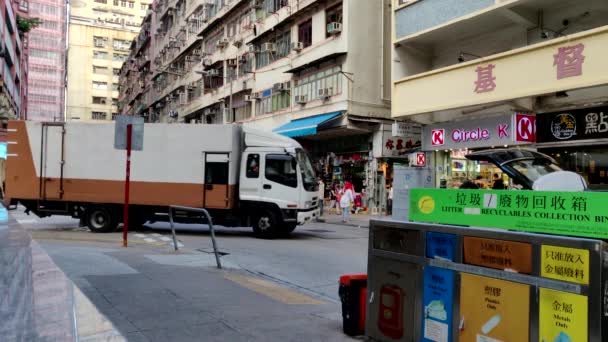 Camión Pasando Por Antigua Zona Industrial Del Edificio Seguimiento Taxis — Vídeos de Stock