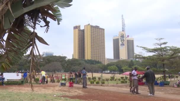 Grande Vue Des Personnes Marchant Sur Parc Uhuru Nairobi Kenya — Video